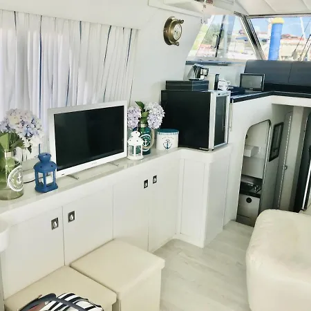 Yacht Botel Boiro