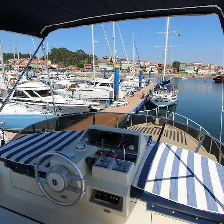Botel Yacht