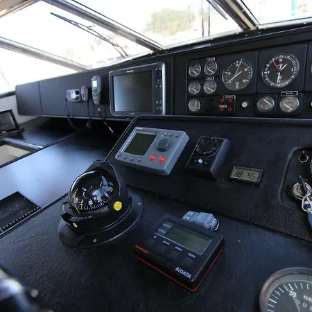 Botel Yacht