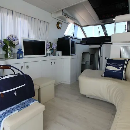 Yacht Boiro