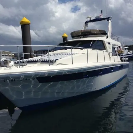 Yacht Botel *