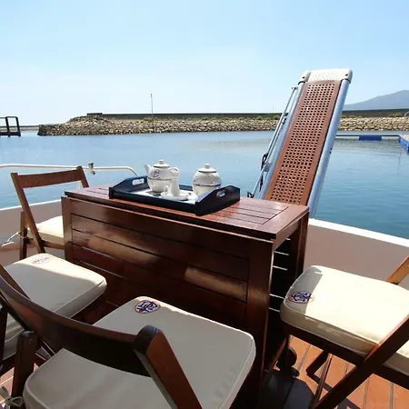 Yacht Botel Boiro